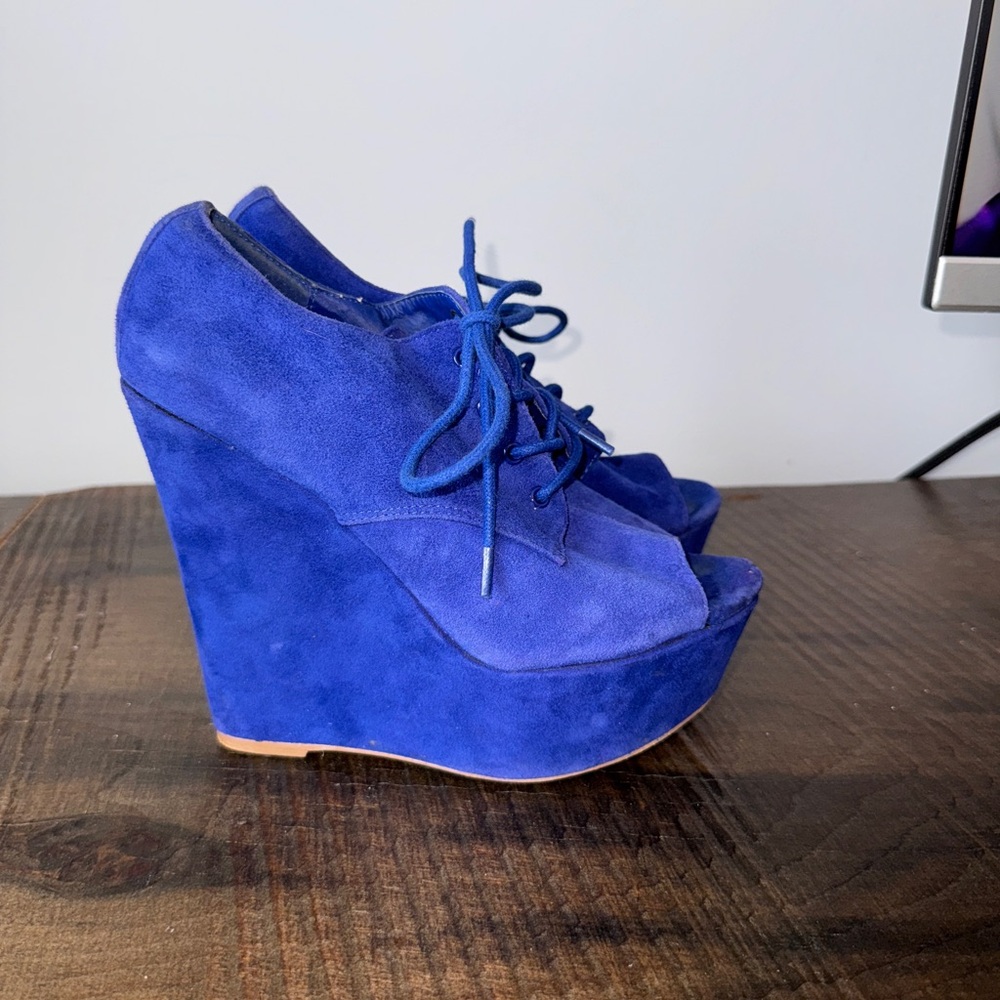 Steve Madden Blue Suede Wedges